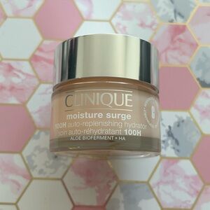 CLINIQUE Moisture Surge™ 100H Auto-Replenishing Hydrator Moisturizer
